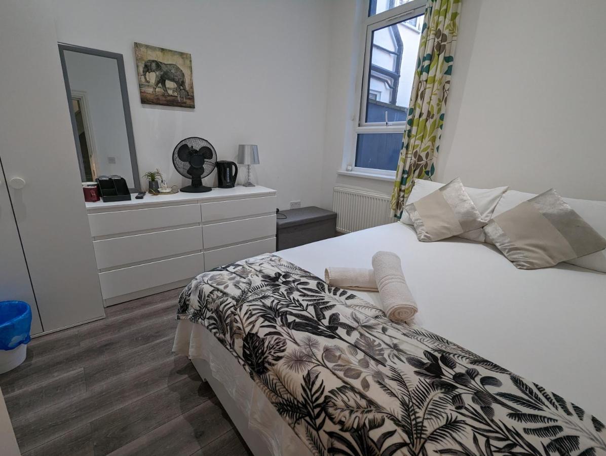 Casa de hóspedes Mile End- Prime Location